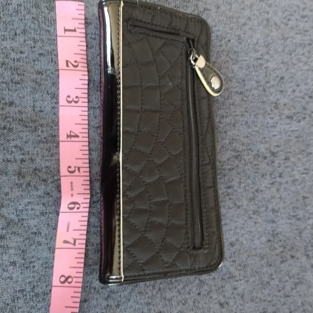 Vera Bradley Quilt & Patent Leather Black Wallet - Picture 3 of 10